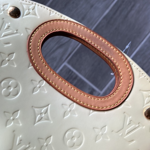 Louis Vuitton monogram vernis maple Patent clutch preloved with stains and flaws - Picture 8 of 9